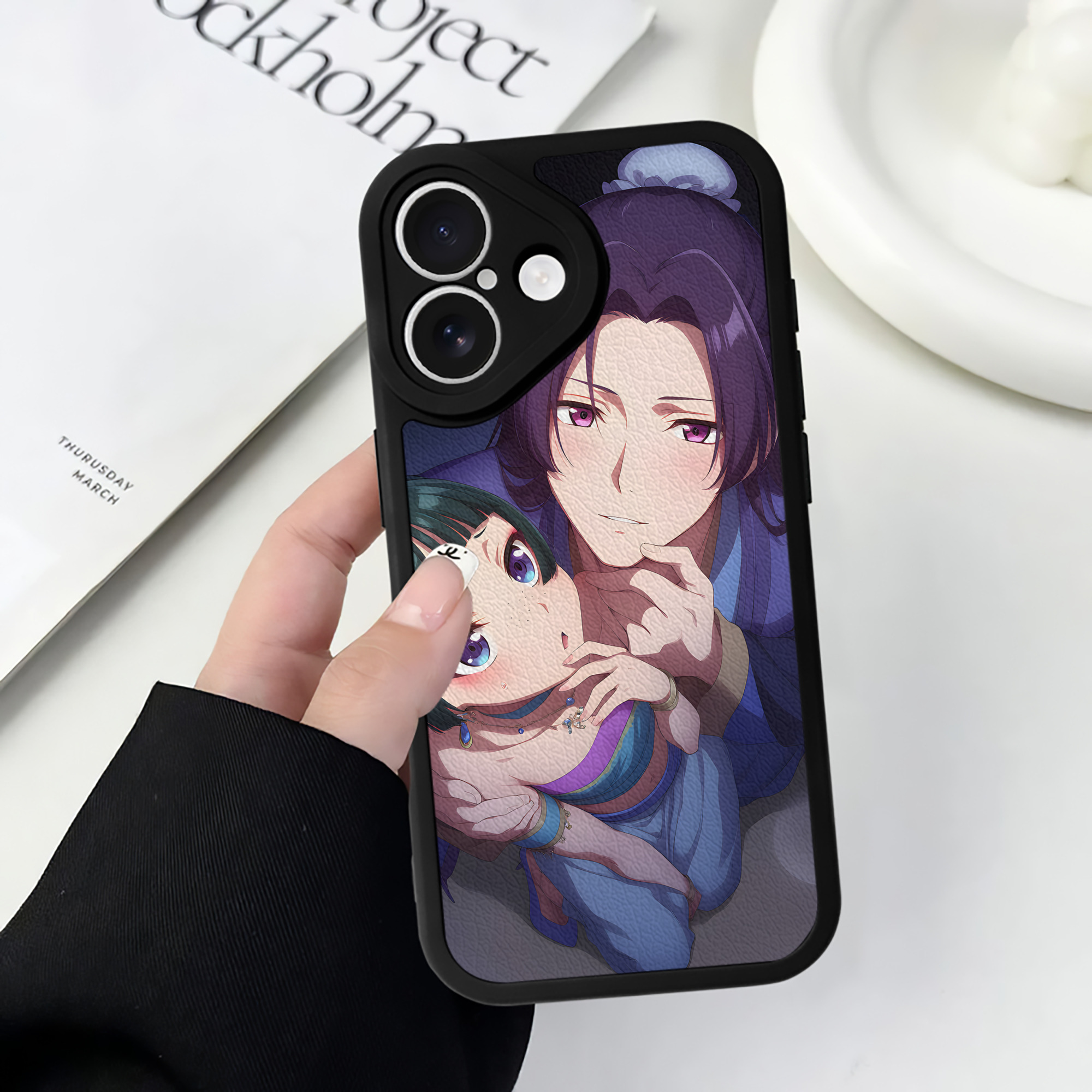 （画像用） 薬屋のひとりごと The Apothecary Diaries 【iPhone 16シリーズ対応】シリコンスマホケース（レザー調） 材質：シリコン